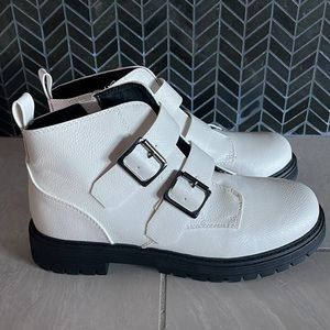 New boots ankle boots women’s size 8.5